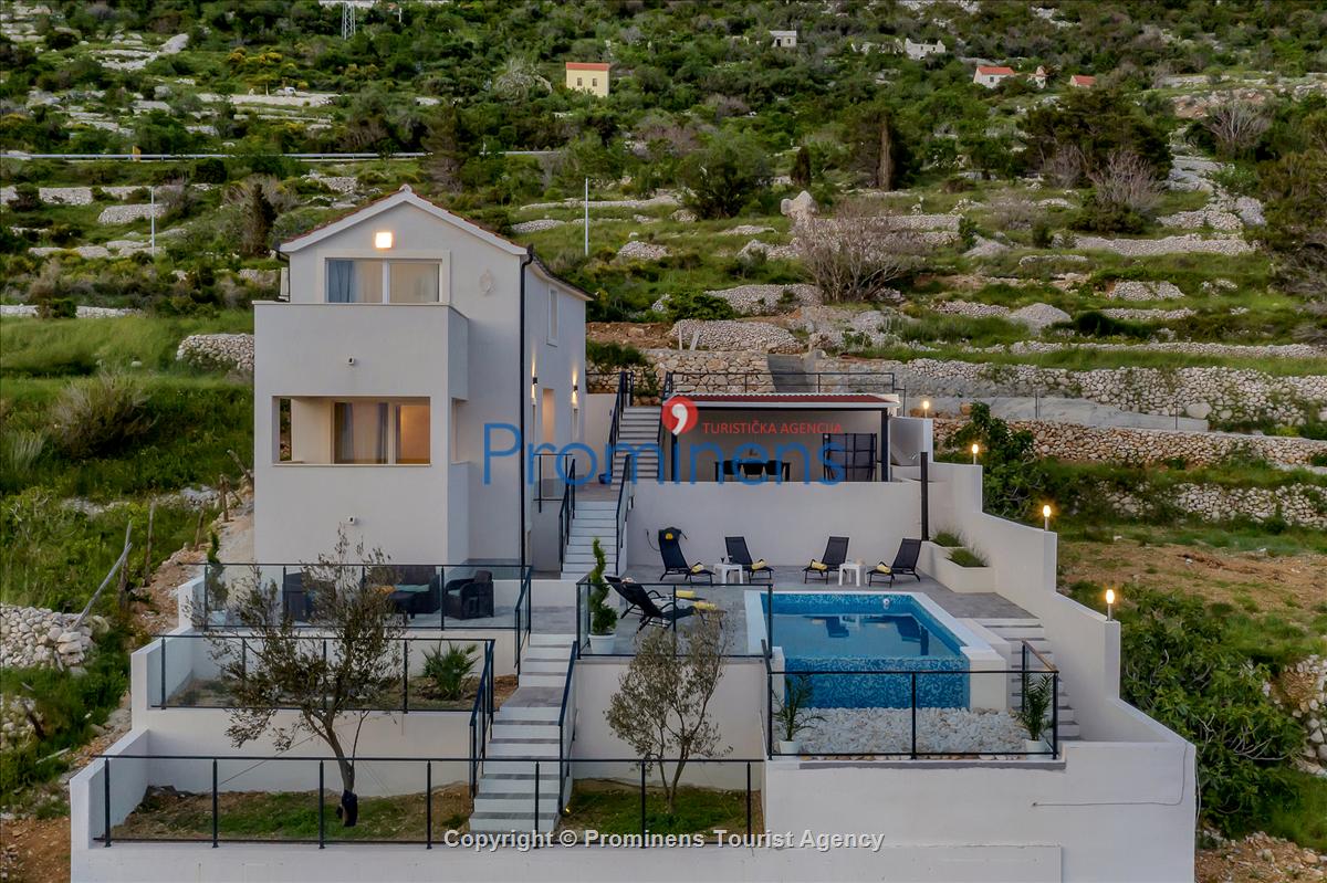 Villa No Stress s bazenom i pogledom na more