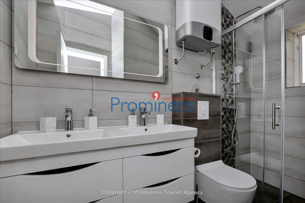 Villa No Stress s bazenom i pogledom na more