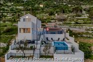Villa No Stress s bazenom i pogledom na more